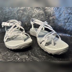 Skechers Sandals Size 11 Outdoor Lifestyle Gray White Toe Loop Great Condition